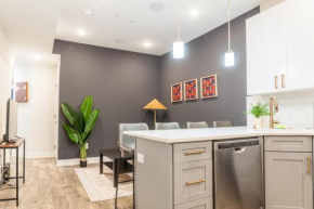 Spacious 4bed3bath Wd,parking,sleeps10,yard